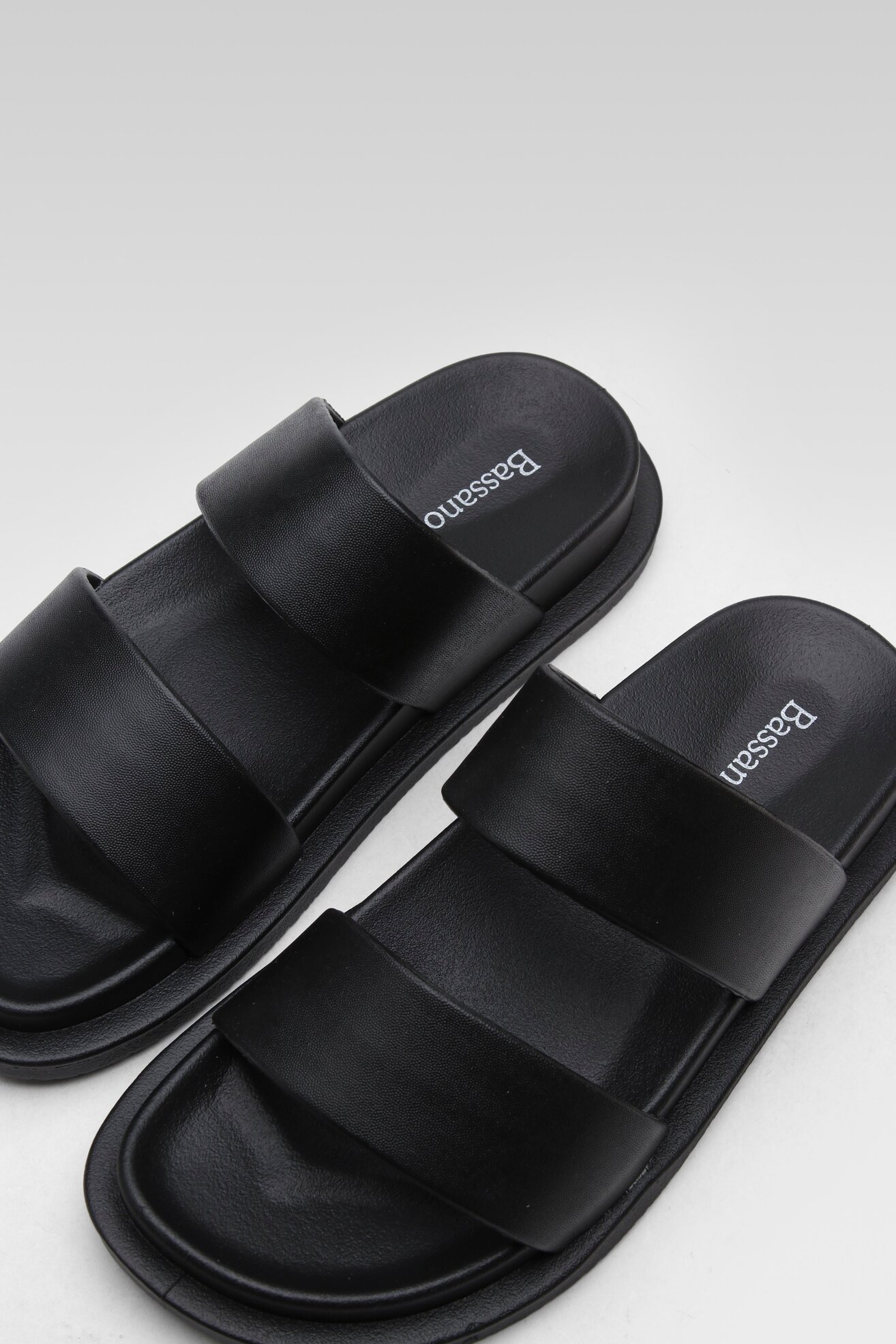 Klapki Bassano WSS20600-01 Czarny