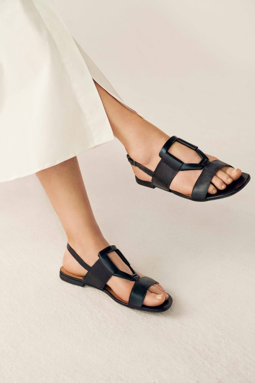 
                Lasocki - Skórzane sandały czarne - 5903698433929