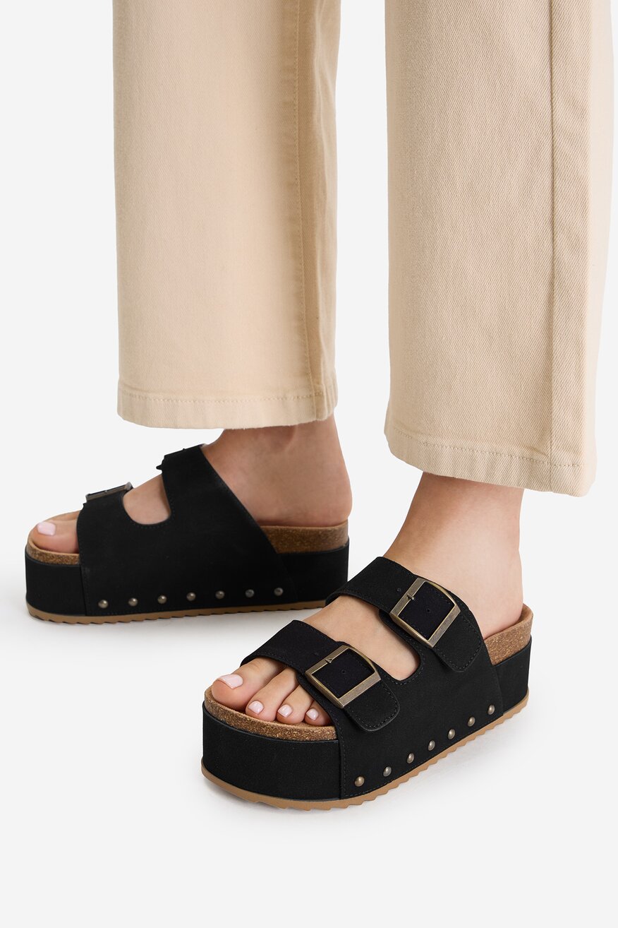 
                Шльопанець DeeZee ЧОРНИЙ - 5906751759189