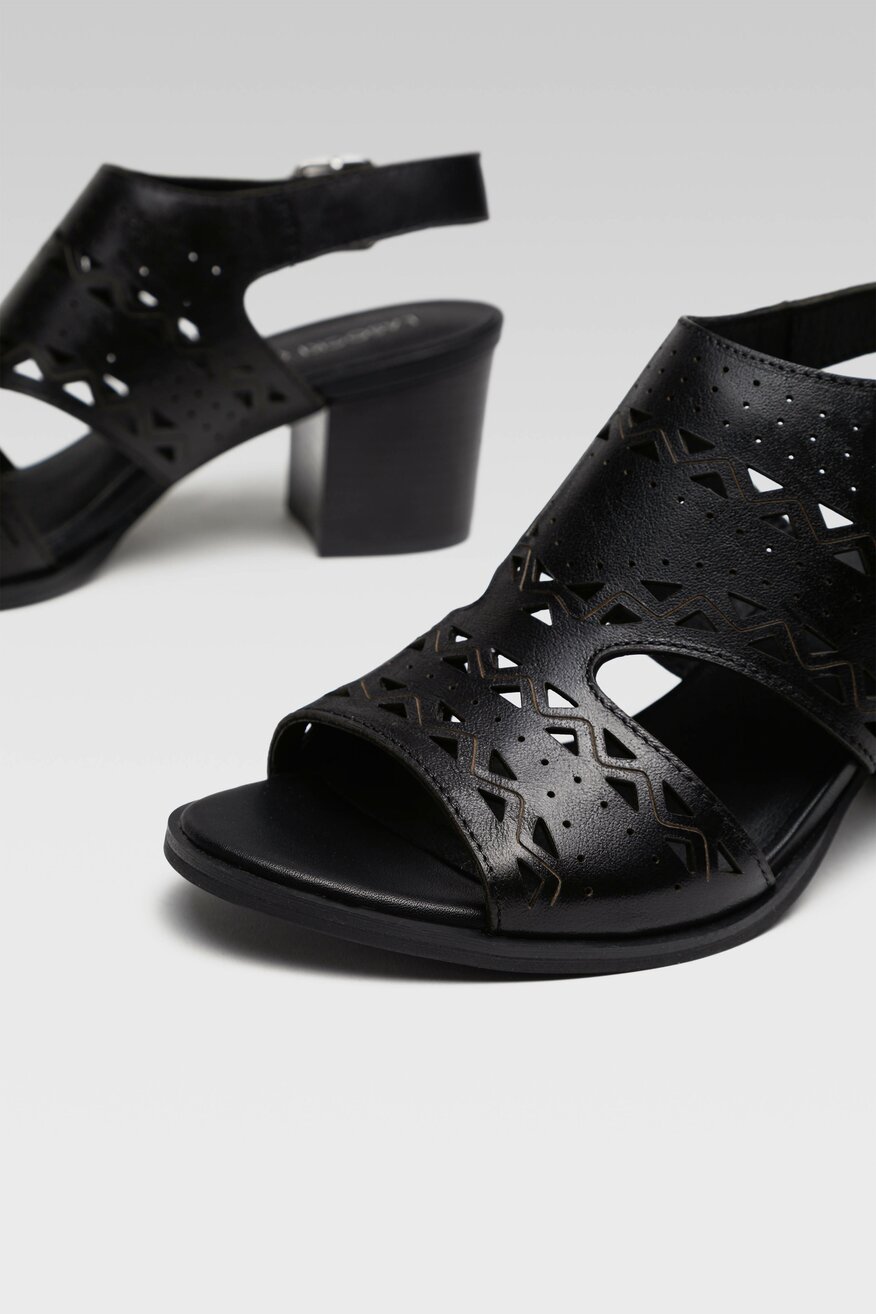 
                Lasocki - Skórzane sandały ażurowe - 5904248732783