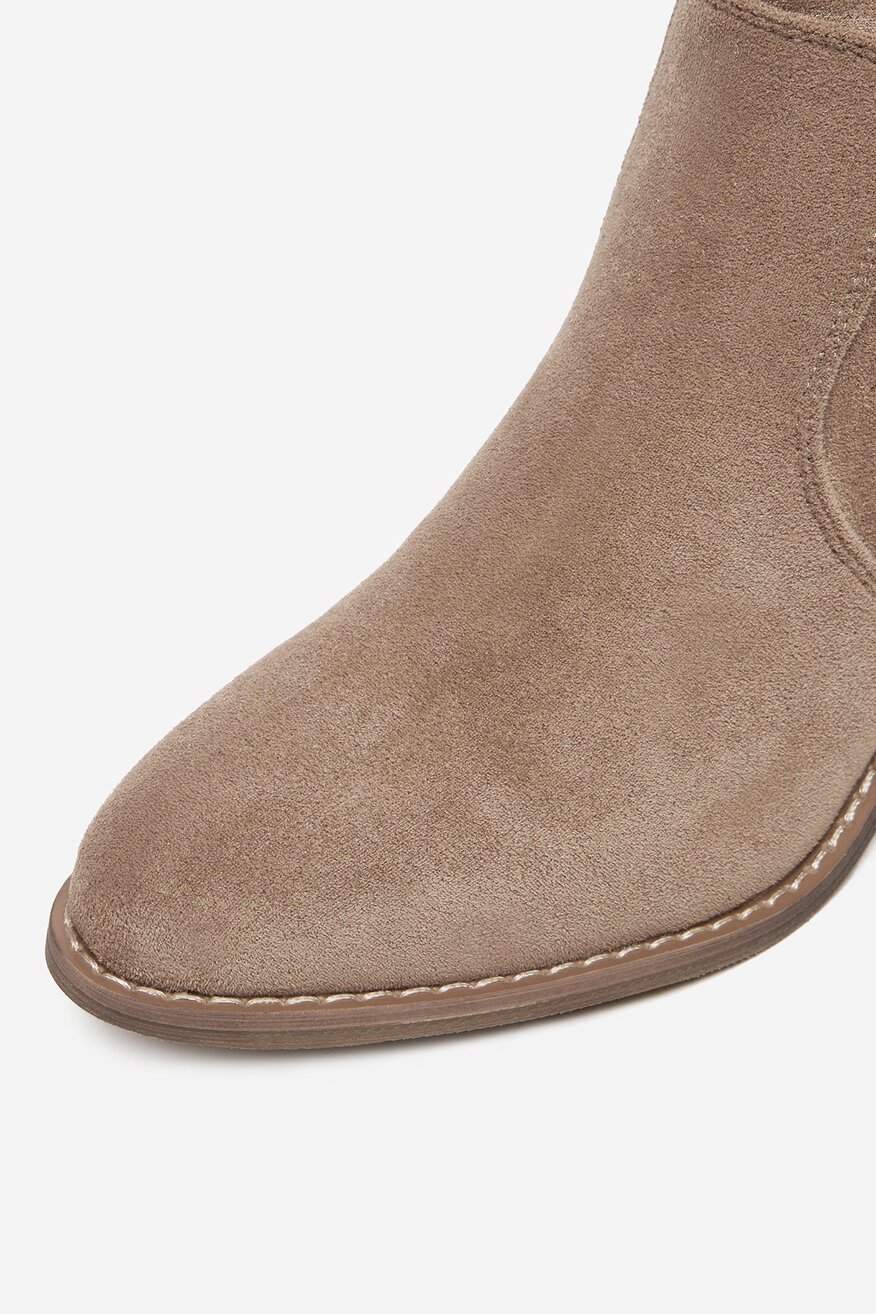 
                Чобіт DeeZee БЕЖЕВИЙ - 5904410911398