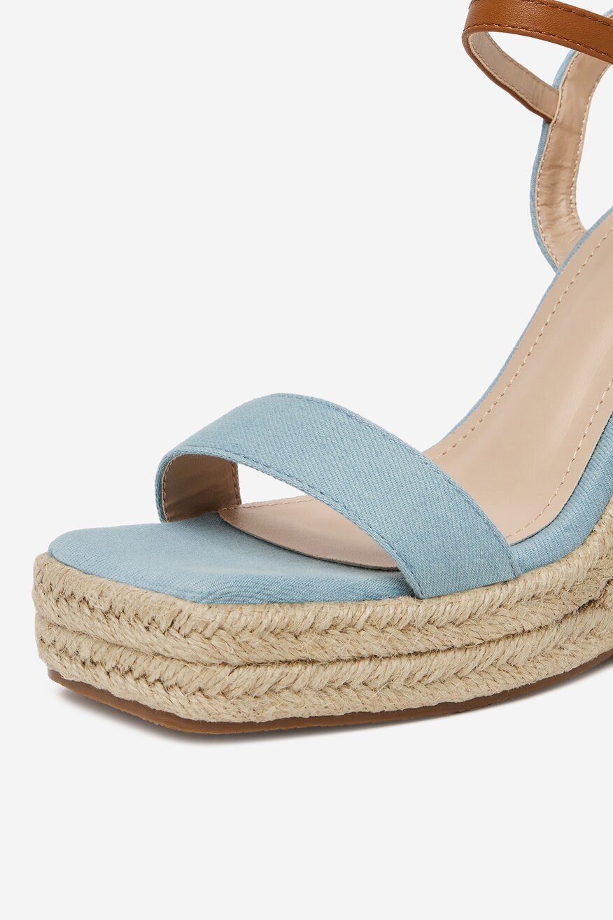 
                DeeZee - Espadryle na koturnie - 5904410845174