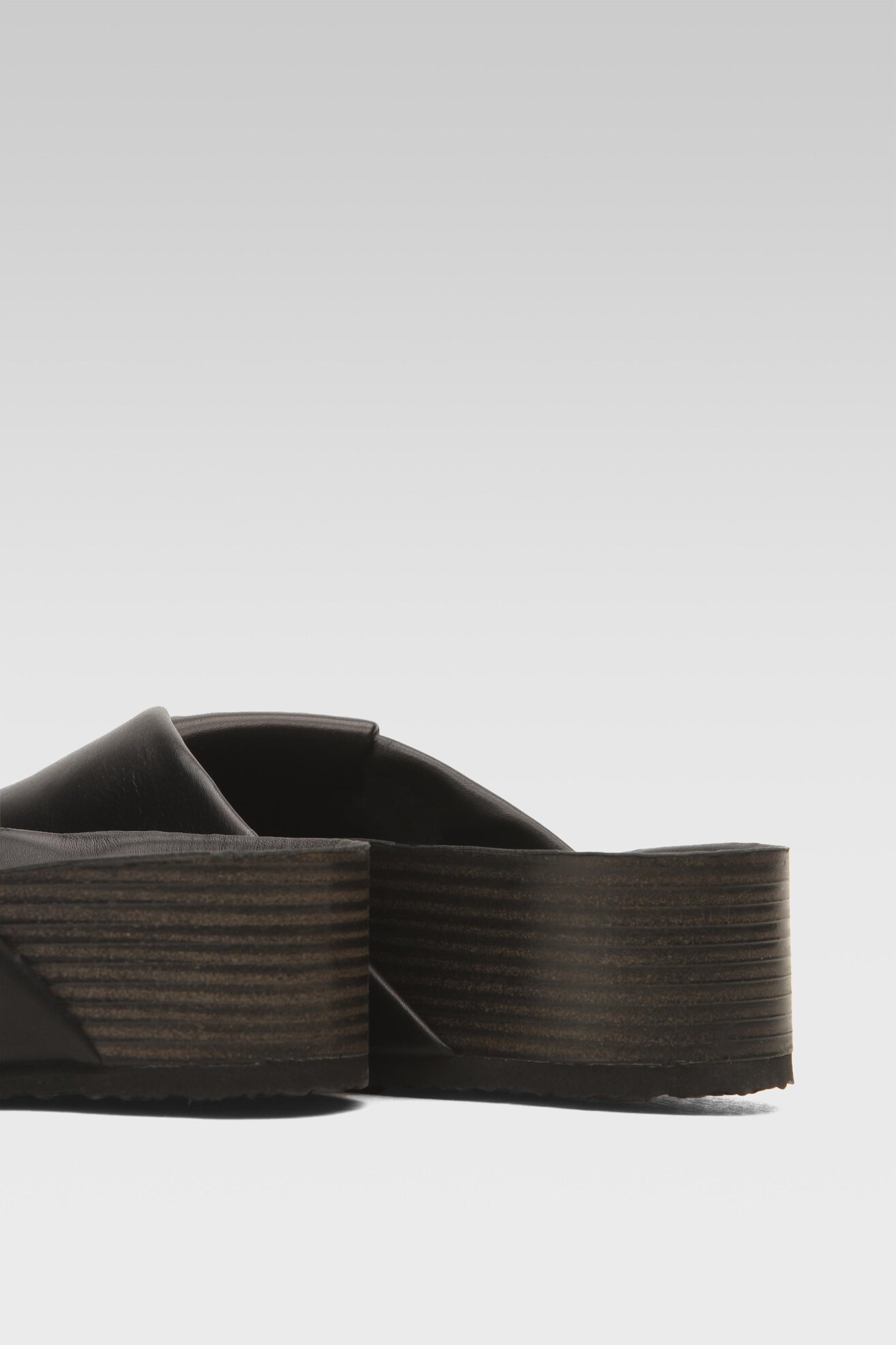 Klapki Gino Rossi 22SS21 Czarny