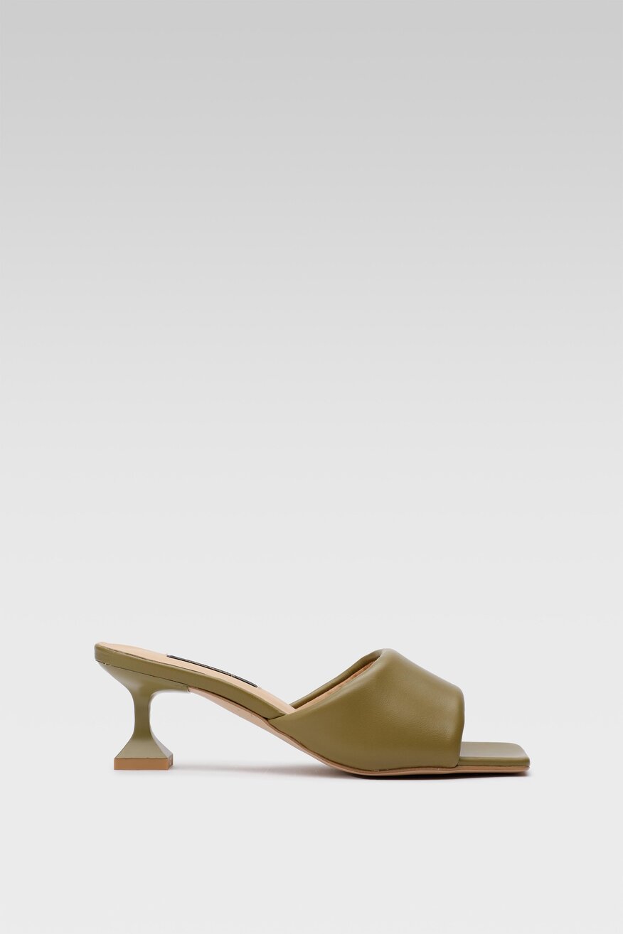 
                Gino Rossi - Skórzane klapki khaki - 5904248486020