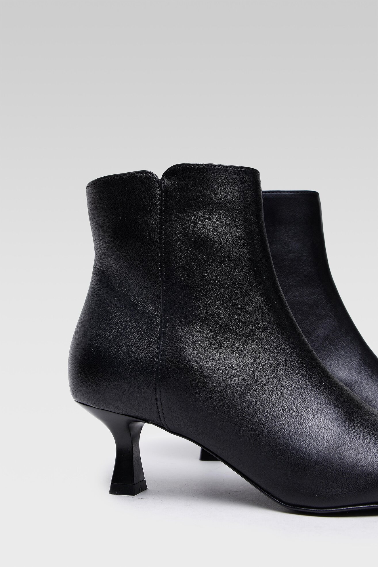 Botki Gino Rossi 185473-01 Czarny