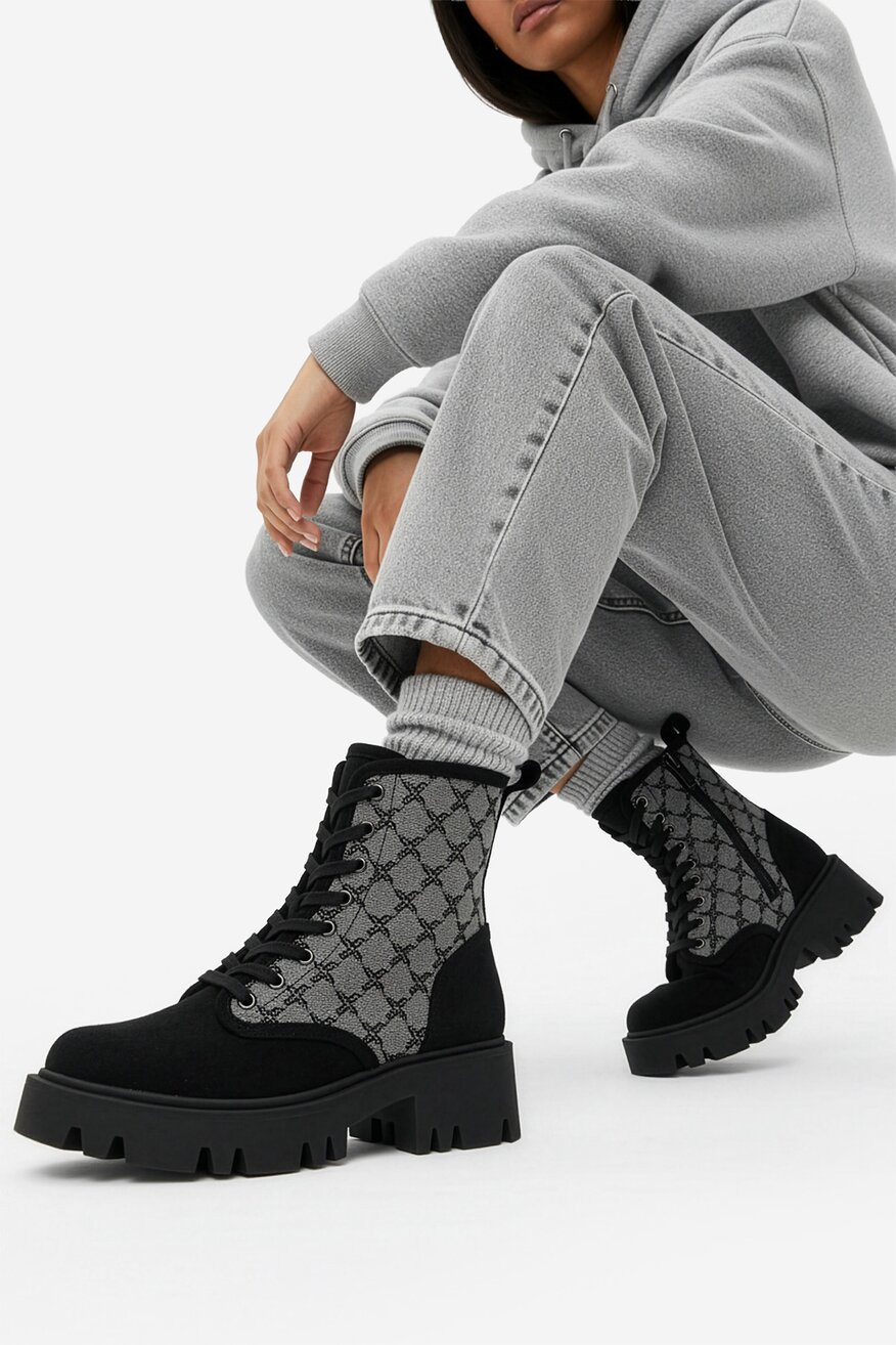 
                Боти NINE WEST ЧЕРЕН - 5906751475126