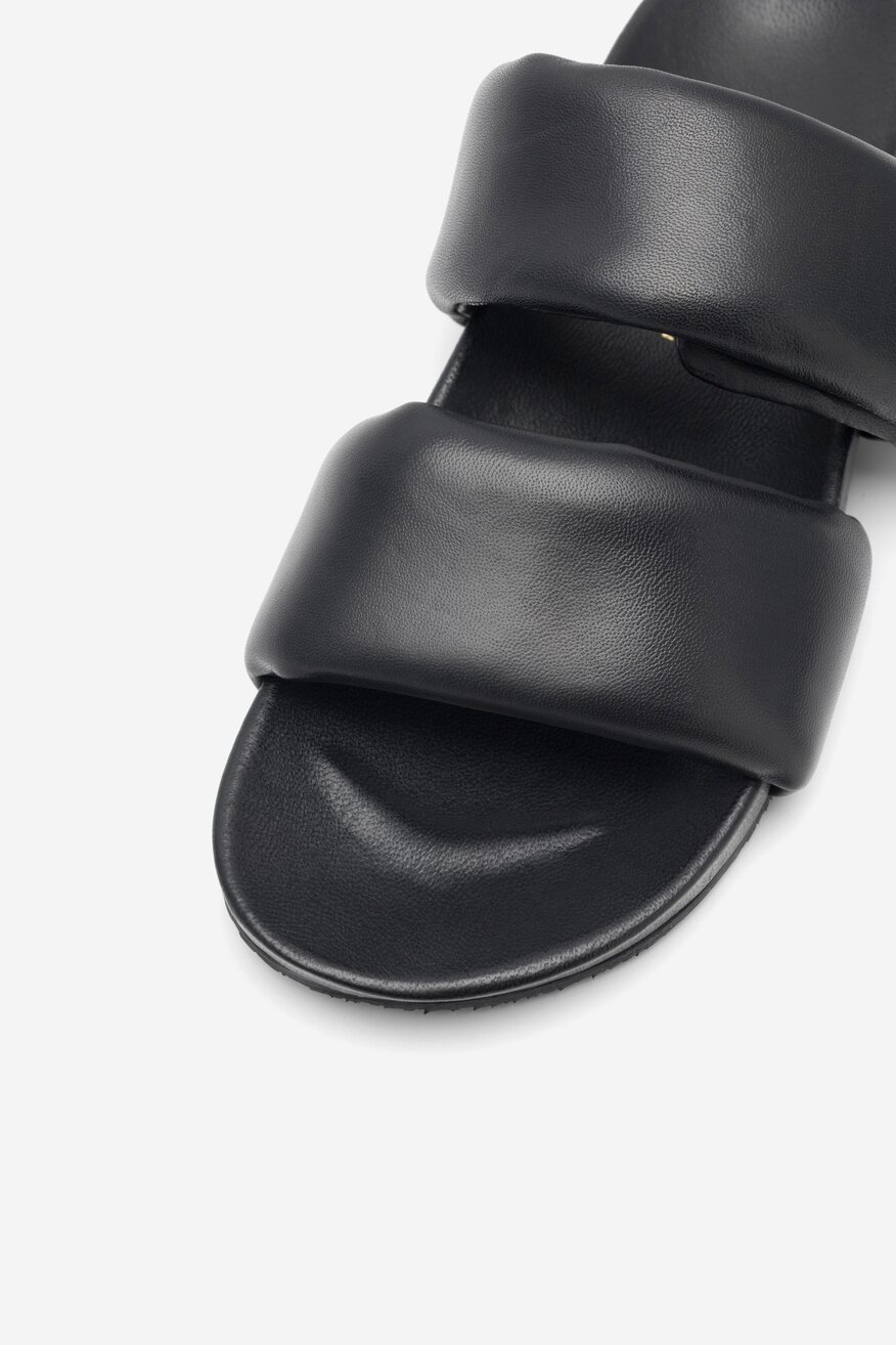 
                RAGE AGE - Skórzane klapki czarne - 5904862670102