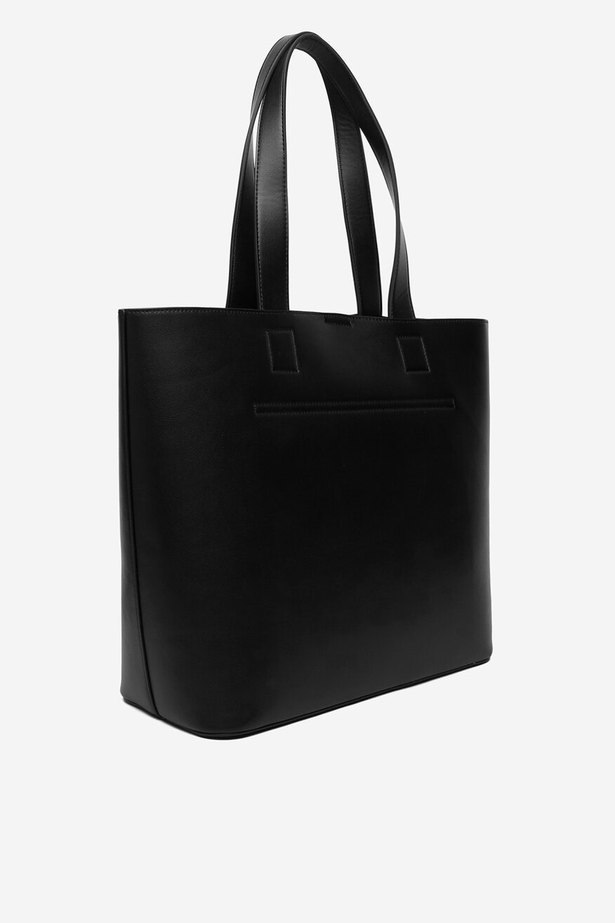 
                Дамска чанта GUESS JEANS ЧЕРЕН - 5906751906323