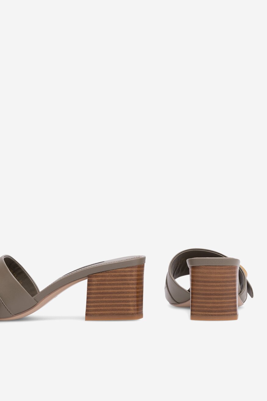 
                Gino Rossi - Skórzane klapki - 5905588552765