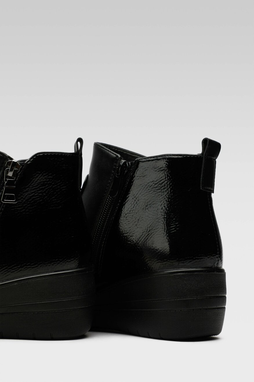 
                Clara Barson - Botki na koturnie - 5904862086910