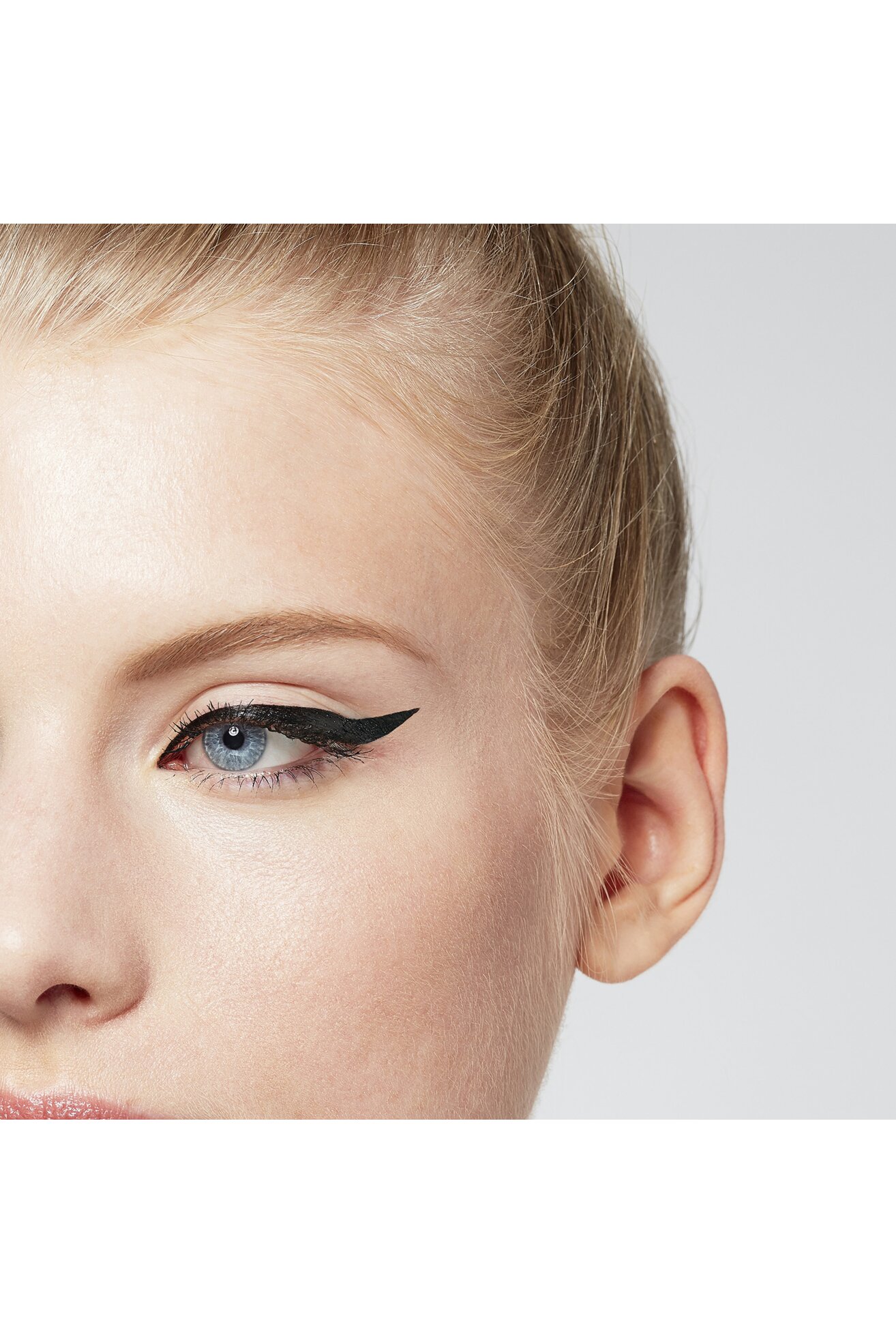 L'Oréal Paris Flash Cat Eye Superliner eyeliner 01 Black L'OREAL PARIS SUPERLINR FLASH CAT EYE EYELINER -