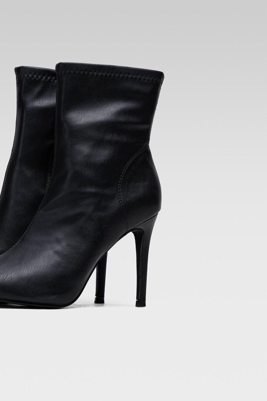 
                DeeZee - Botki szpice czarne - 5903698955360