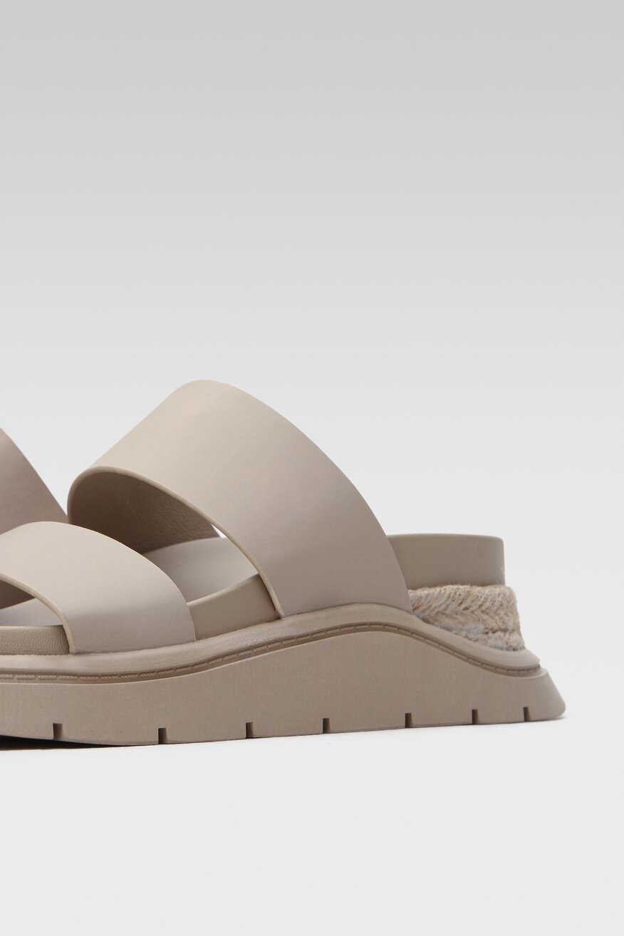 
                Jenny Fairy - Klapki beżowe - 5904248673390