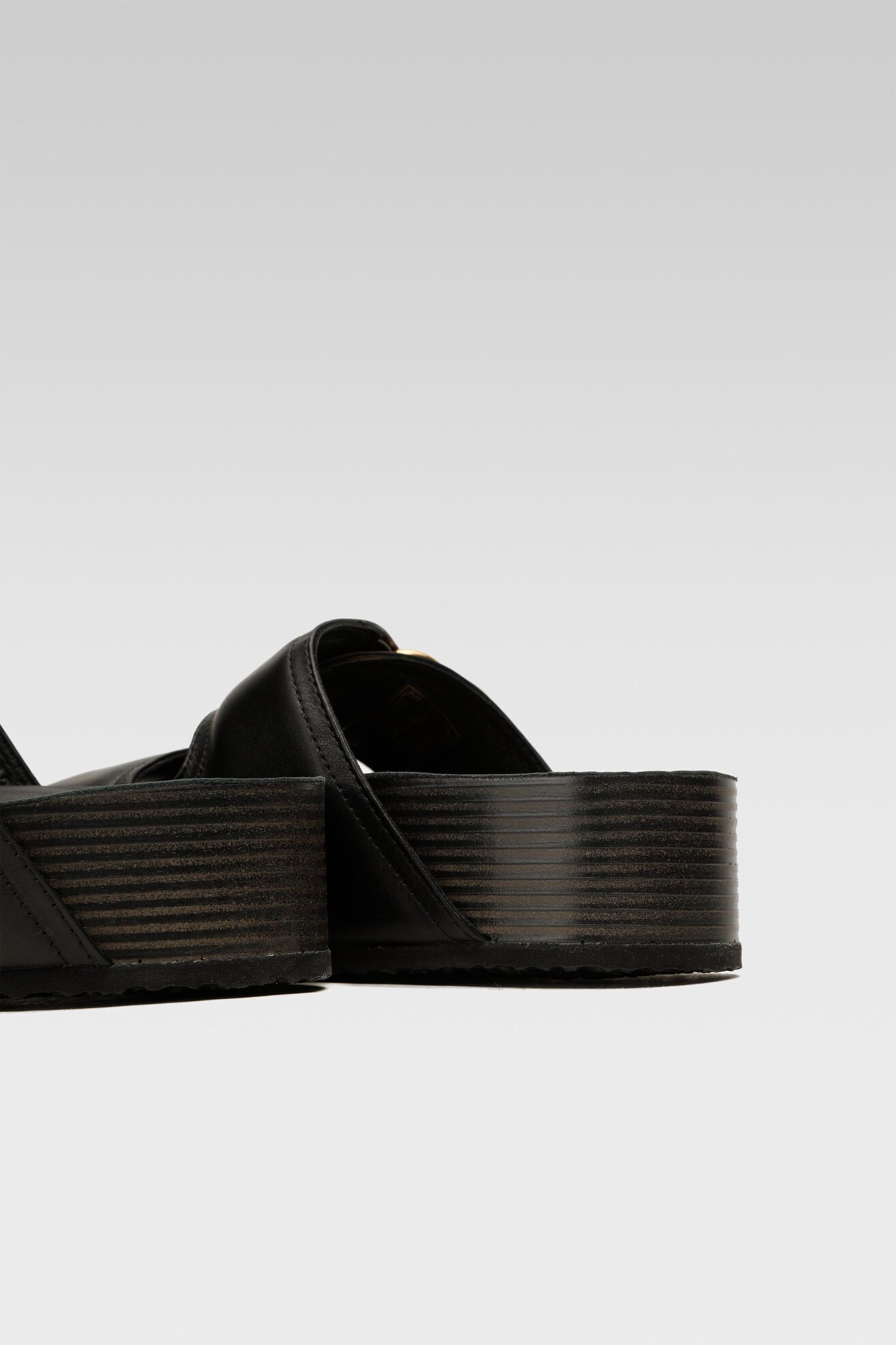 Klapki Gino Rossi 22SS04 Czarny