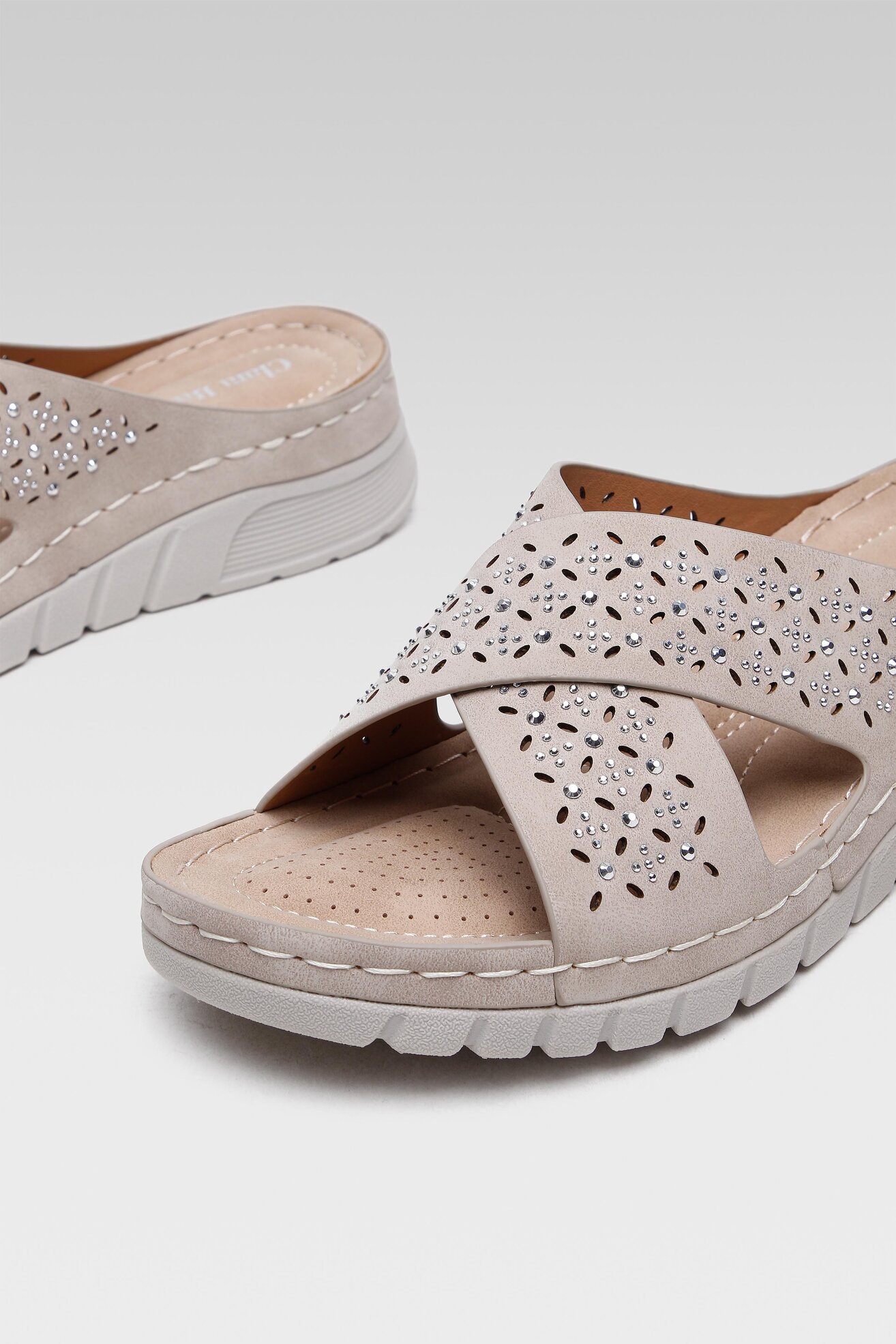 Klapki Clara Barson WS8054-02 Beżowy