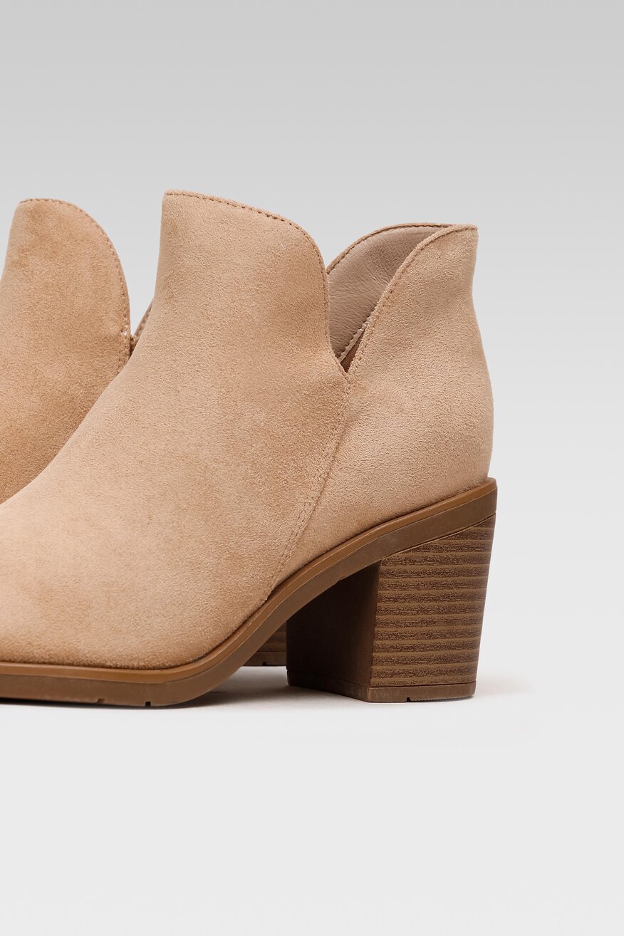 
                Jenny Fairy - Botki z wycięciami beżowe - 5903698755281