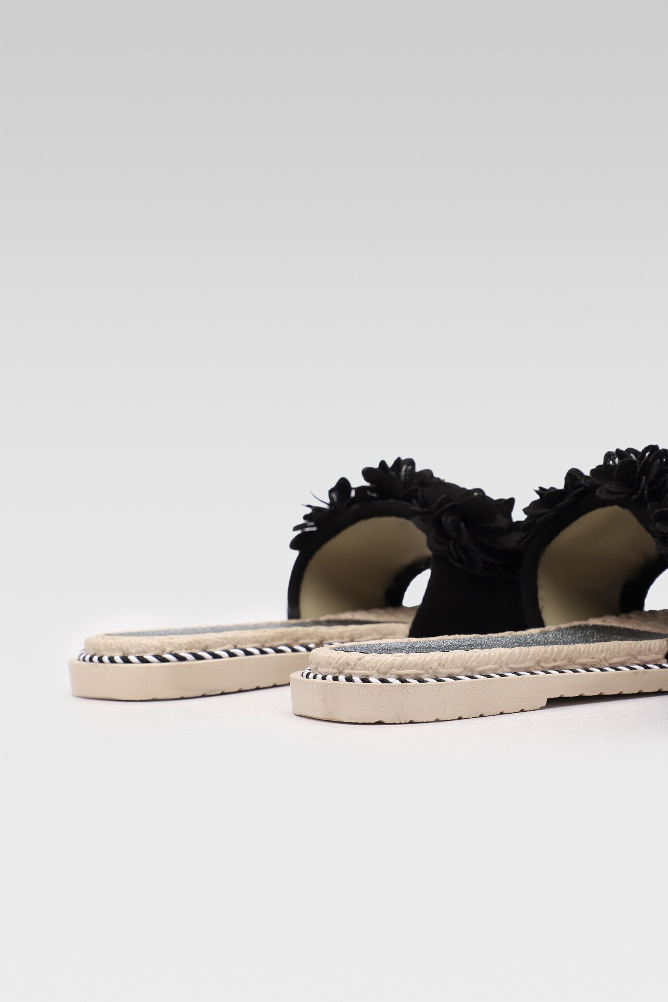 Klapki Bassano WSS20298-01 Czarny