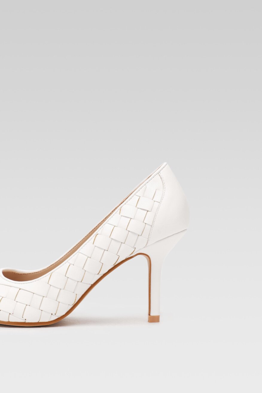 
                DeeZee - Czółenka na obcasie w szpic - 5903698437620