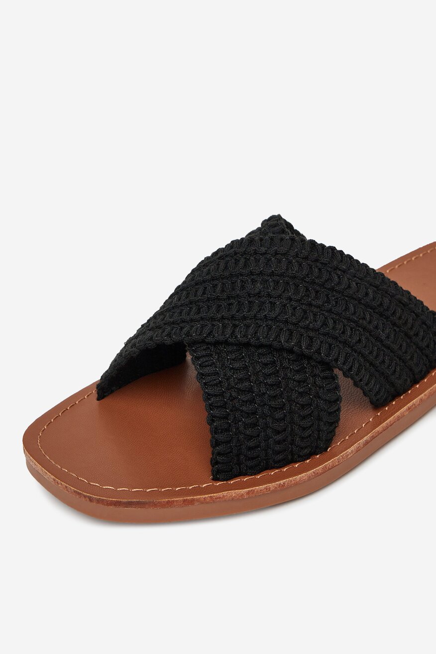 
                Шльопанець DeeZee ЧОРНИЙ - 5904410850673