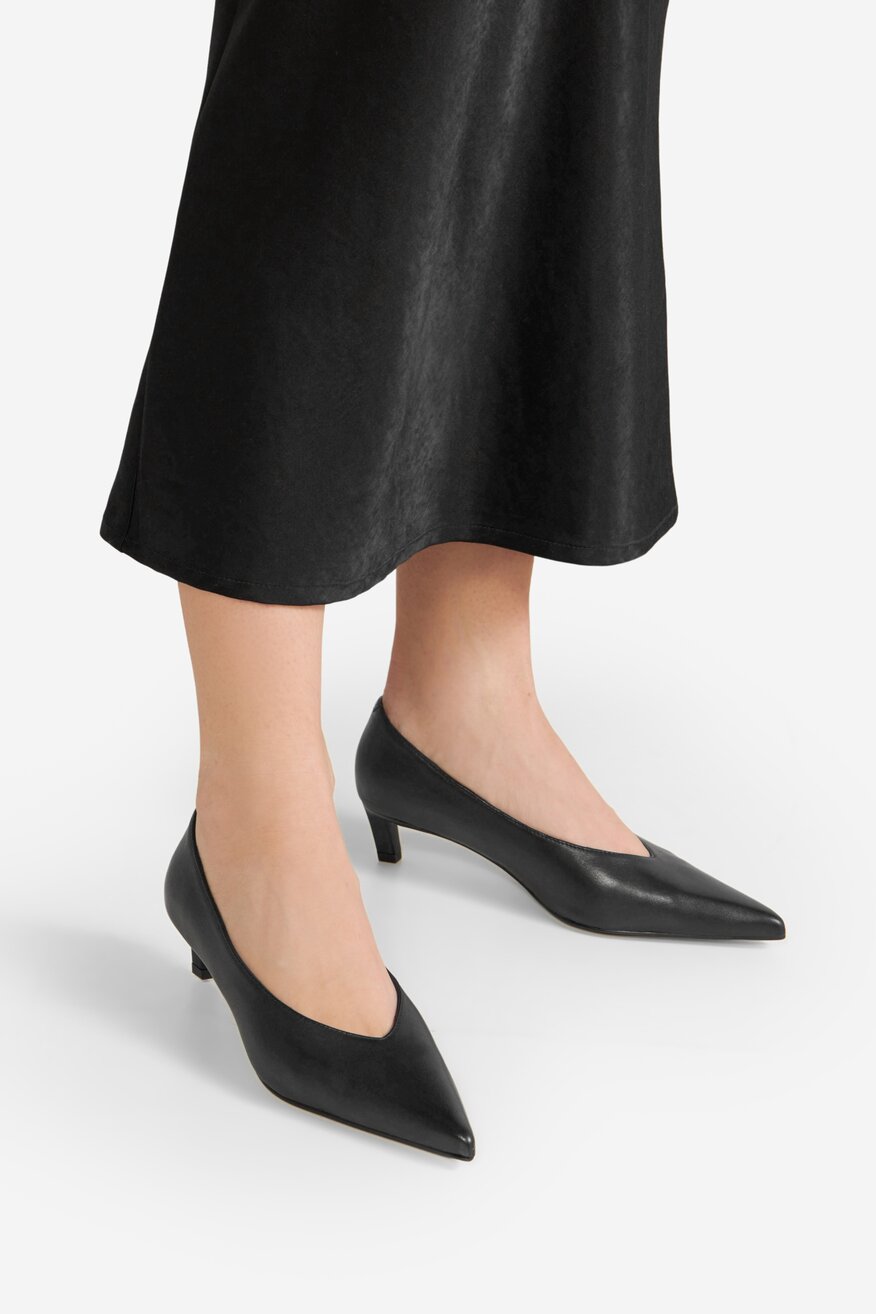 
                Cipele na štiklu Gino Rossi CRNA - 5903698599304