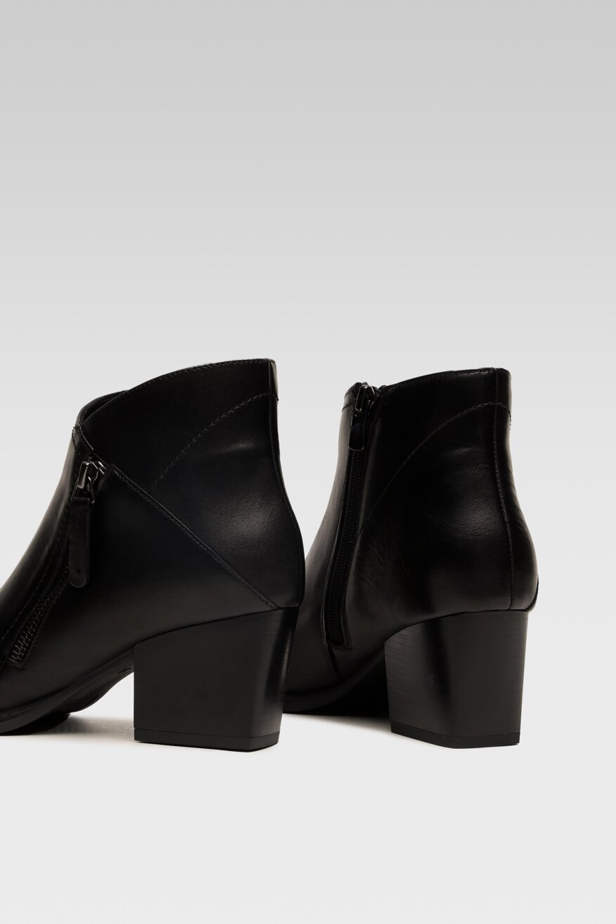 
                Lasocki - Skórzane botki na obcasie - 5904248038991