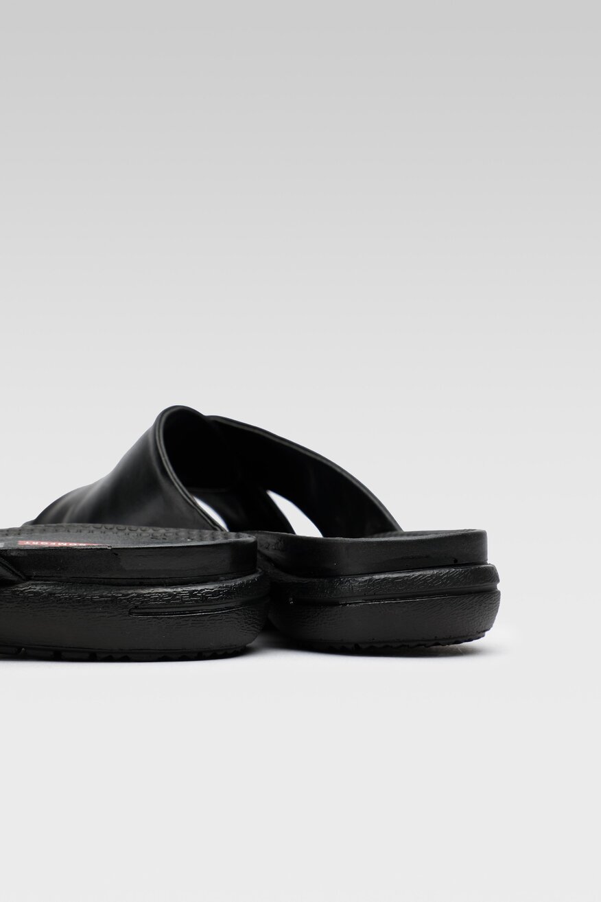 
                Go Soft - Skórzane klapki czarne - 5904248677992