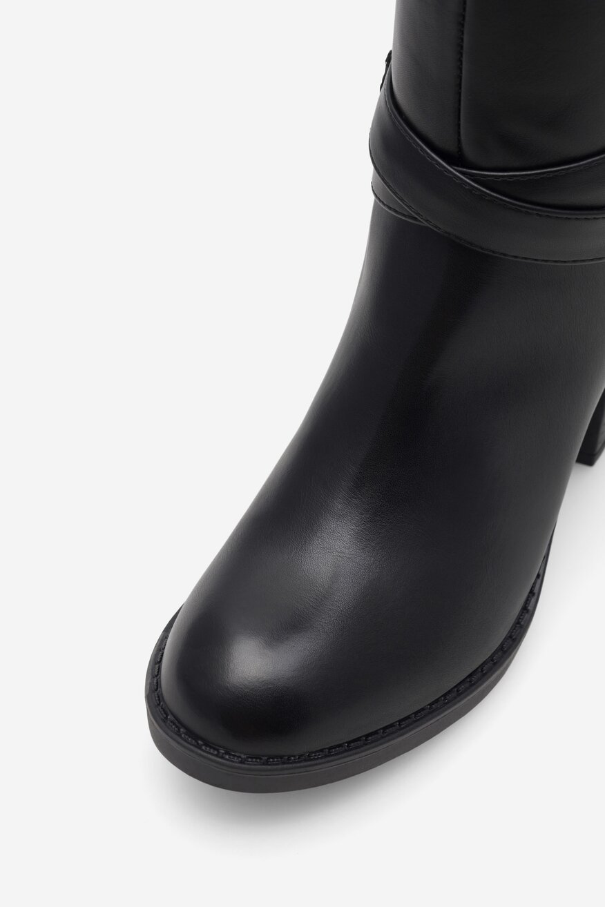 
                Clara Barson - Kozaki na słupku - 5905588073307