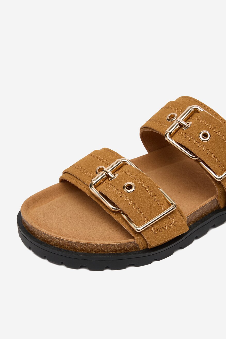 
                Шльопанець DeeZee ВЕРБЛЮЖИЙ - 5906751753323