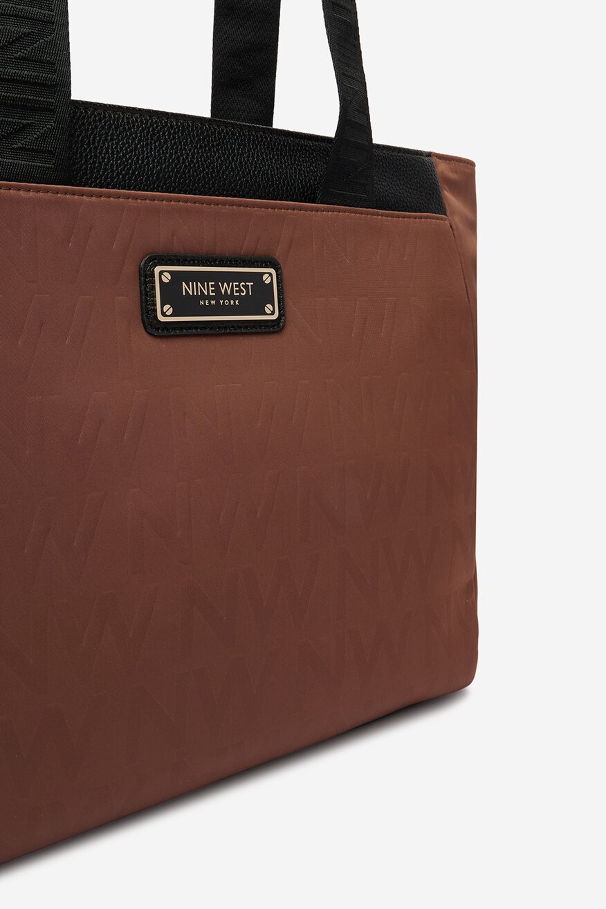 
                Дамска чанта NINE WEST КАФЯВ - 5906751677872