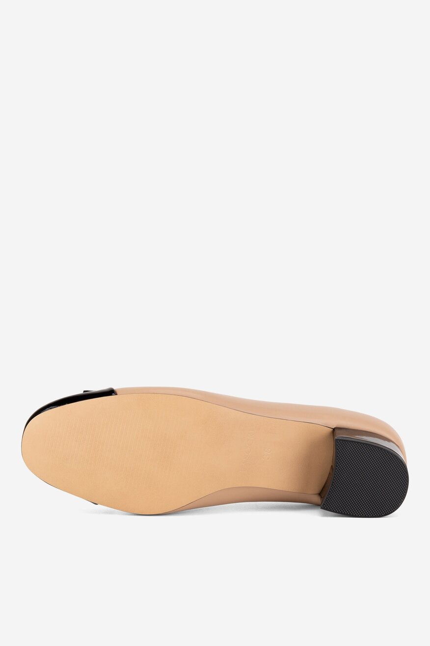 
                Körömcipő Lasocki BÉZS - 5903419928215