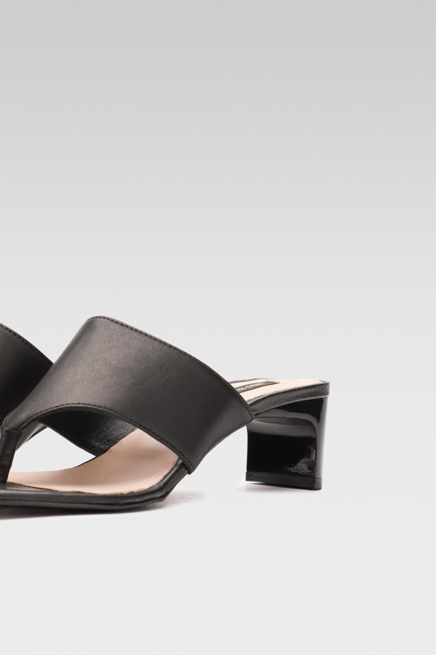 
                Gino Rossi - Skórzane klapki na obcasie - 5903698475073