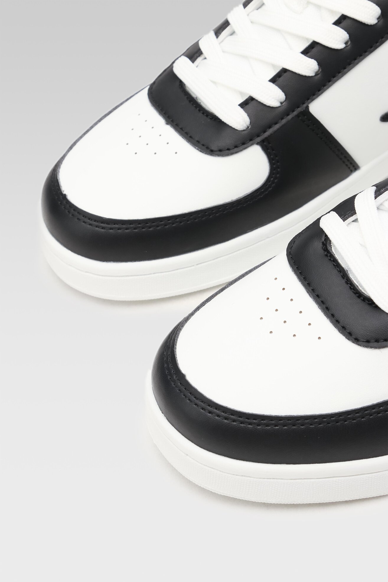 Obuwie sportowe Fila JUMPSHOT FFM0182_13036 Biały