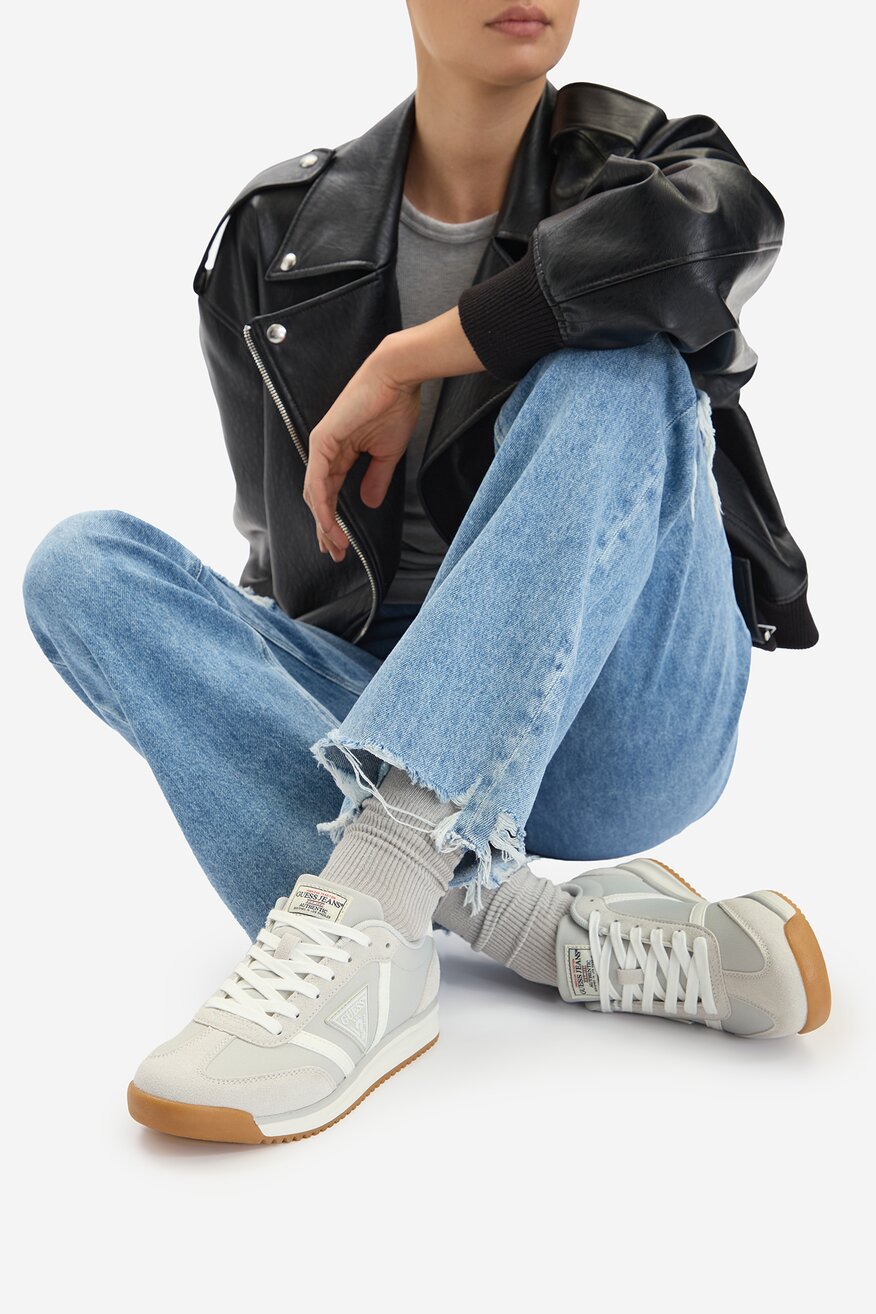 
                Кросівки GUESS JEANS СІРИЙ - 5907964099727