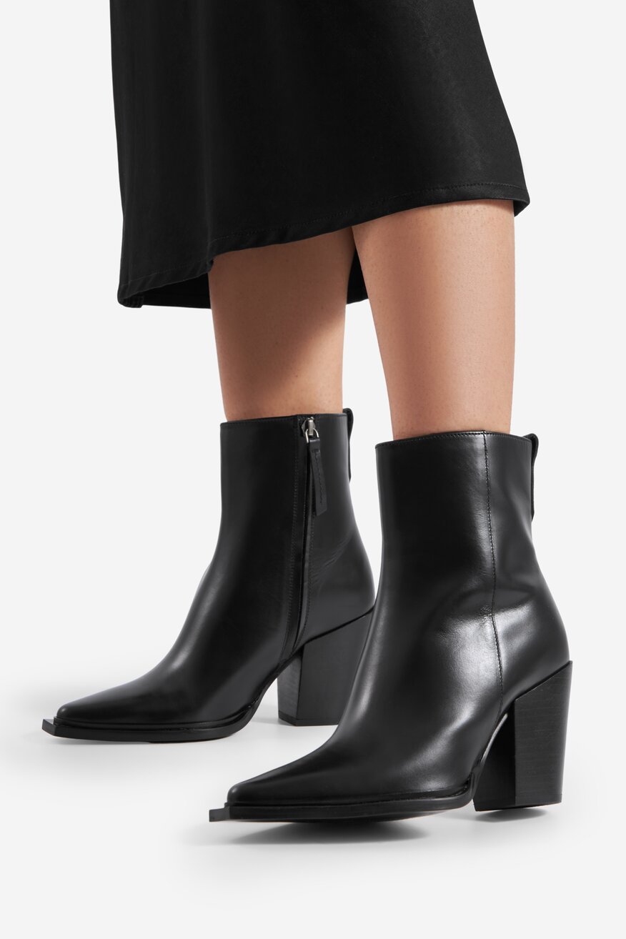 
                Gino Rossi - Botki skórzane na słupku - 5905588828600