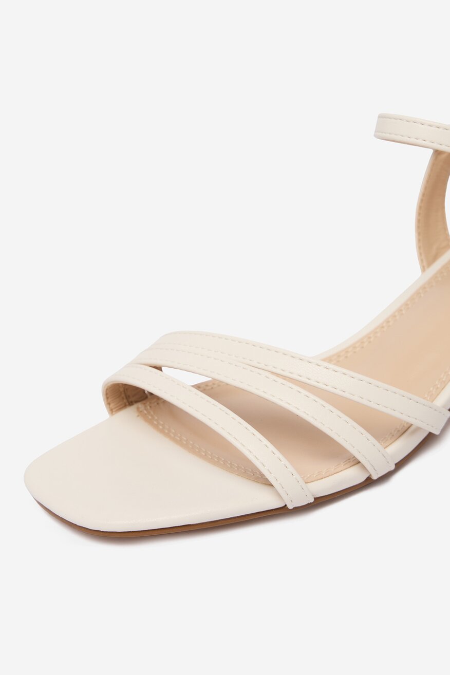 
                Сандали Jenny БЕЖОВ - 5906751709139