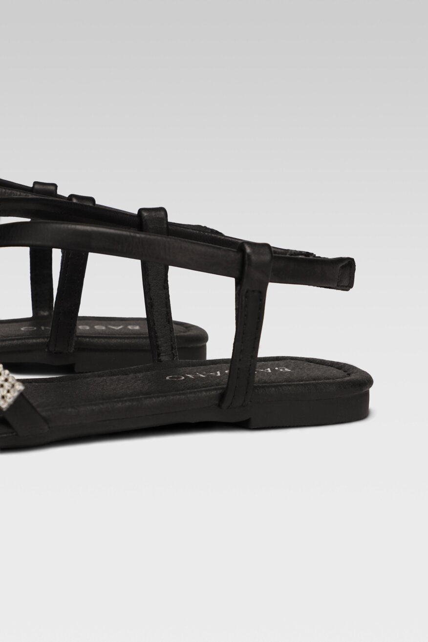 
                Bassano - Sandały z aplikacją czarne - 5903698650241