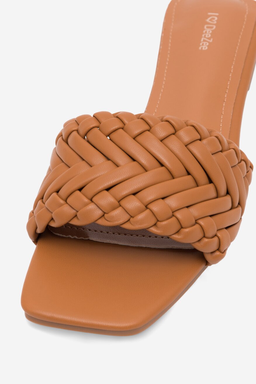 
                Шльопанець DeeZee ВЕРБЛЮЖИЙ - 5905588542322