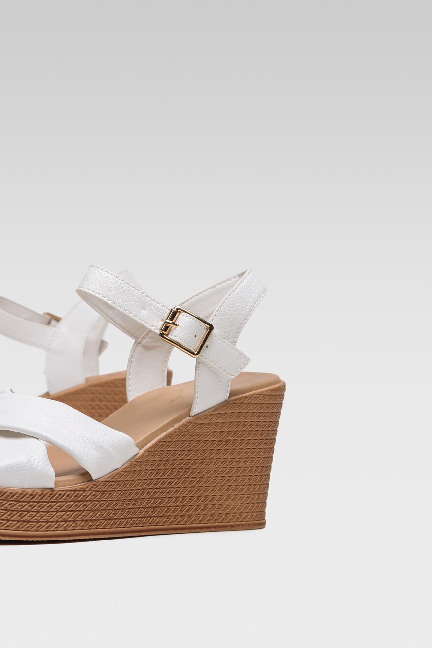 
                Clara Barson - Sandały białe - 5904862766874