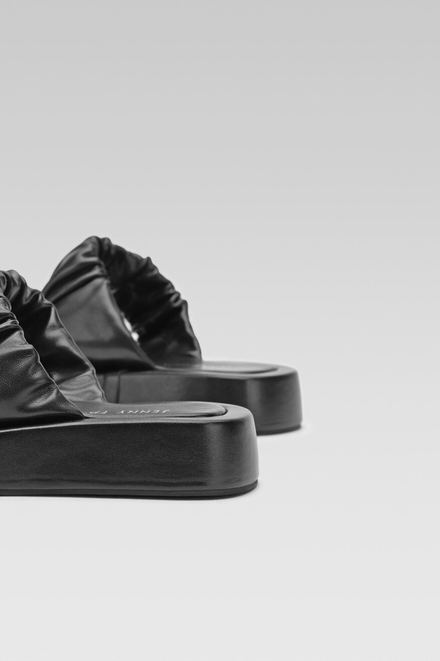 
                Jenny Fairy - Klapki czarne - 5903698441887