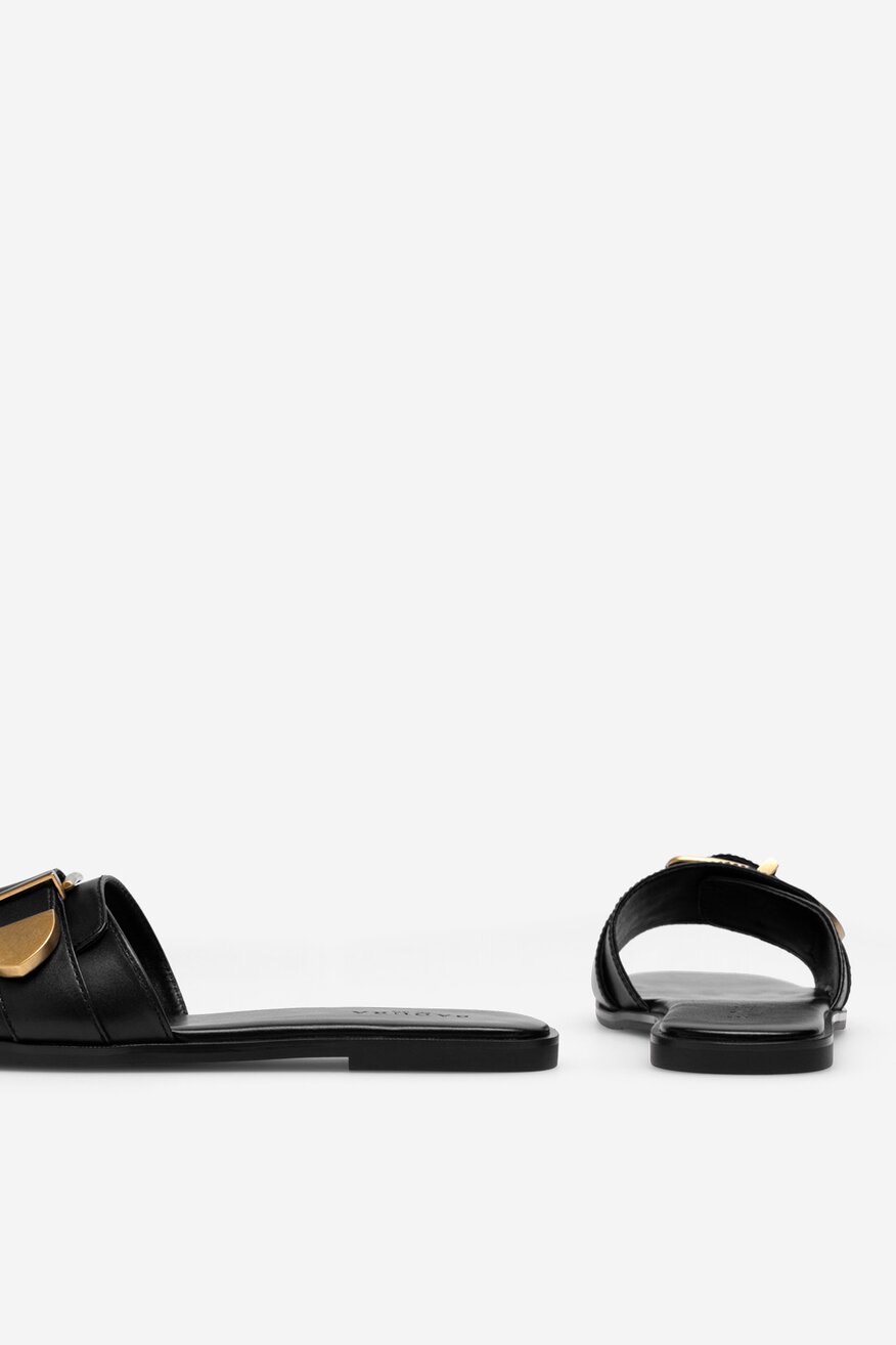 
                Badura - Skórzane klapki - 5905588374565