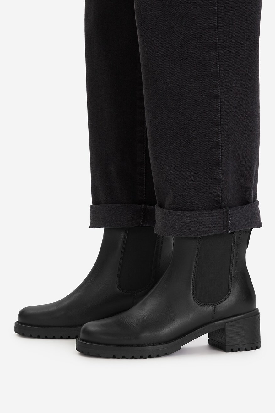 
                Kratke čizme Lasocki CRNA - 5906751391839