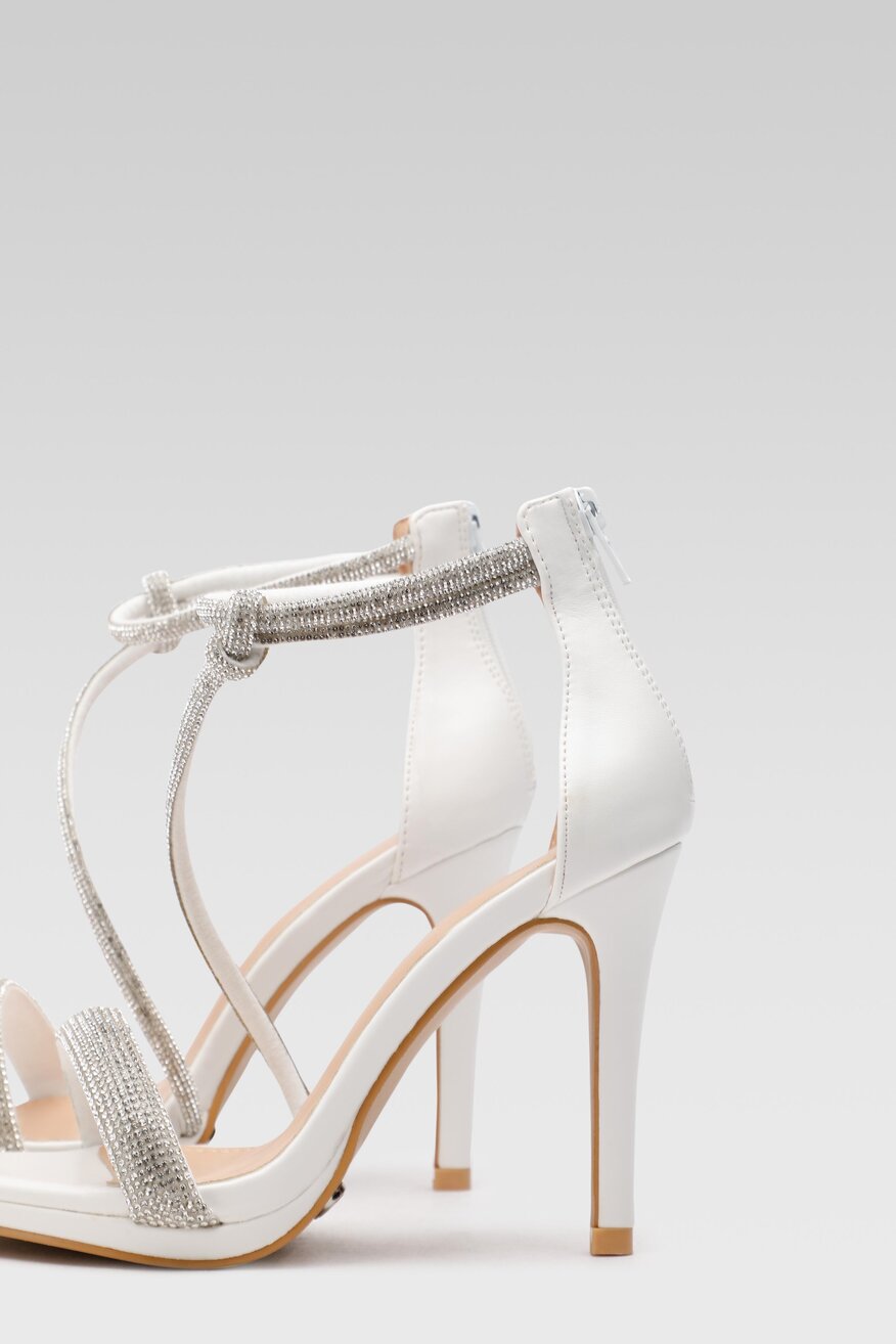 
                Quazi - Sandały białe - 5904248882976