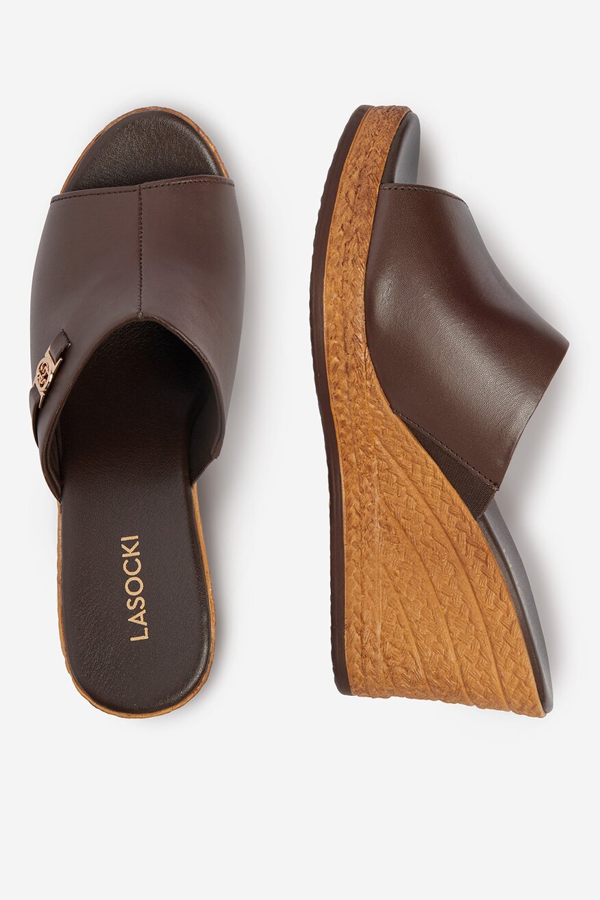 
                        Klapki Lasocki CEO-WI23-283-13 Brązowy - 5906751590102