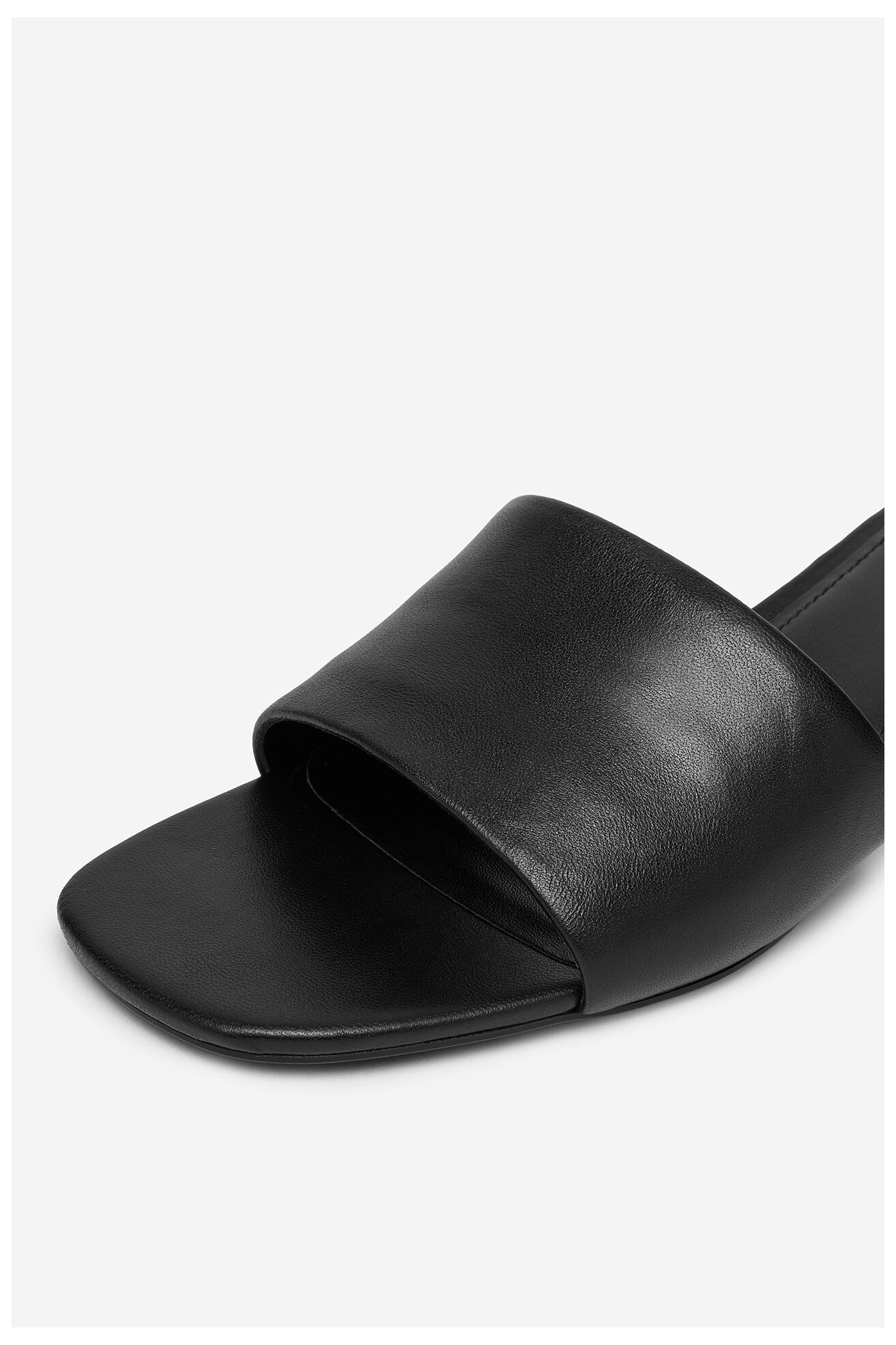 Klapki Gino Rossi C-V2399L-1-1 Czarny