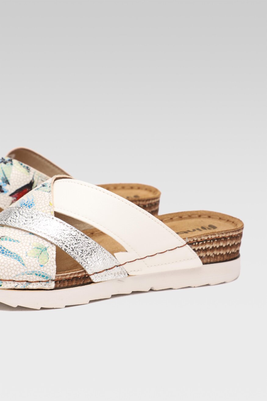 
                Inblu - Klapki z printem białe - 5903698614083