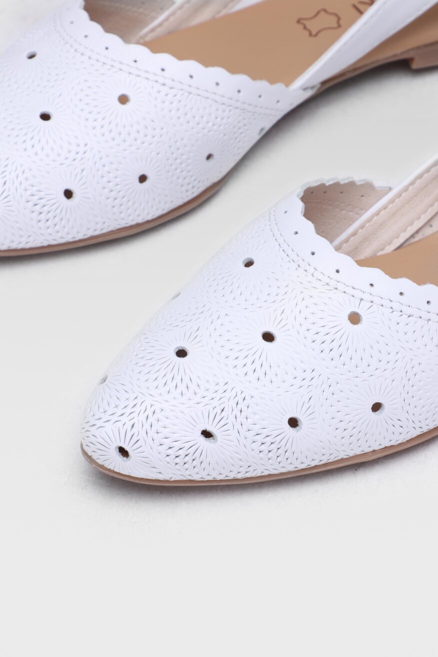 Lasocki - Skórzane baleriny białe - 5903698484877