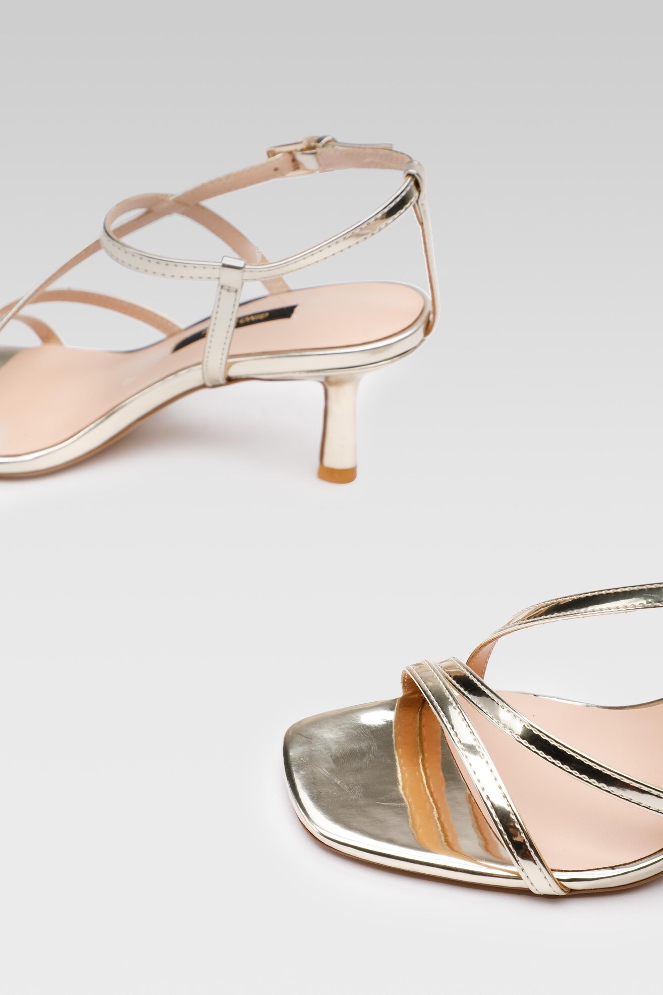 Sandały Gino Rossi V908-57-2 Złoty