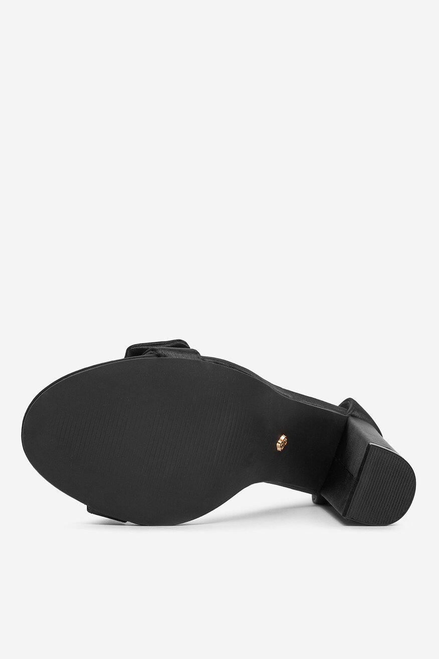 
                DeeZee - Sandały na słupku - 5906751104965