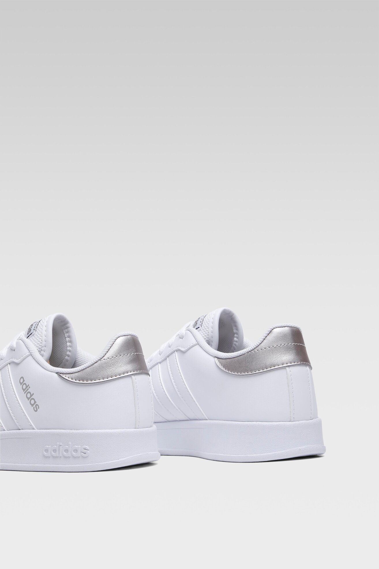 Obuwie sportowe adidas BREAKNET FZ2467 Biały