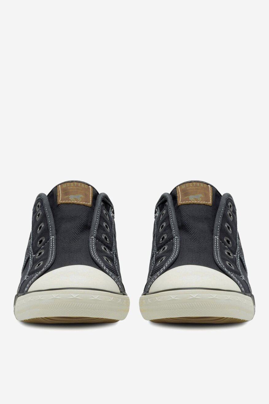 
                Mustang - Trampki - 5903419832888